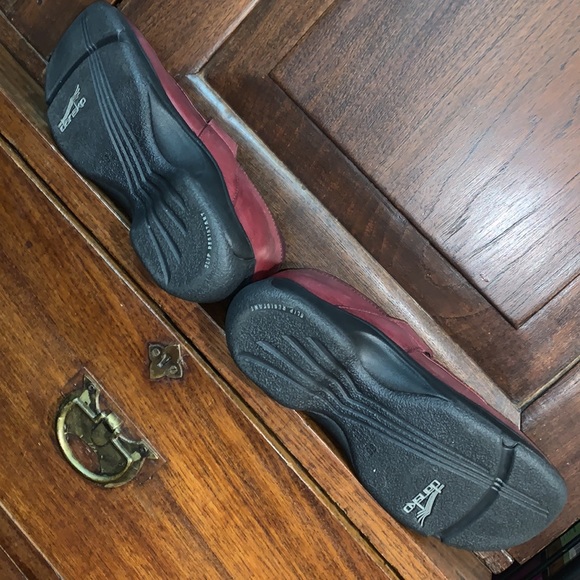 Like New! Dansko Mary Jane burgundy clogs size 38 (US size 7.5-8) - Picture 4 of 5